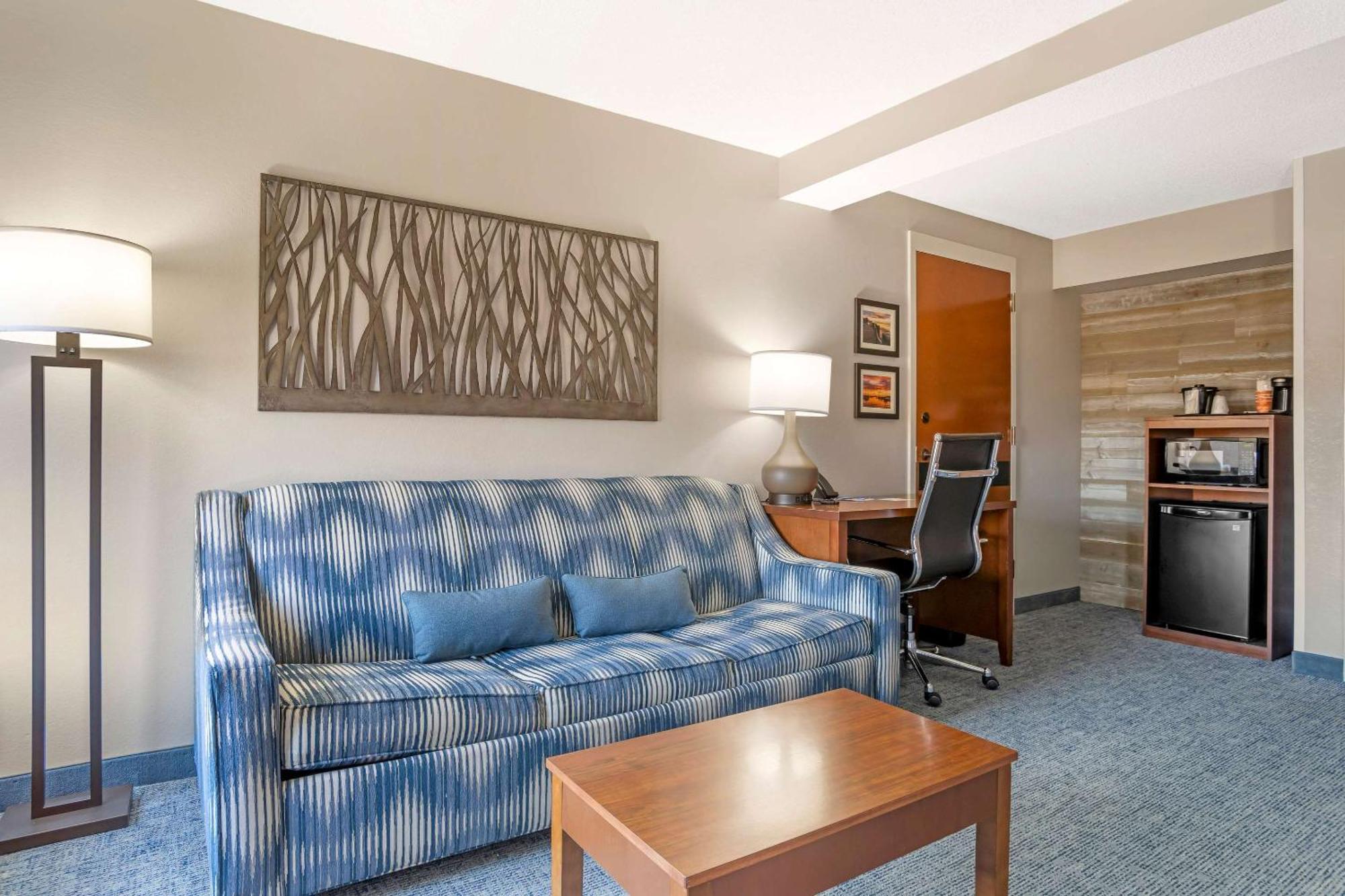 Comfort Suites Near Birkdale Village- Хантерсвилл Экстерьер фото